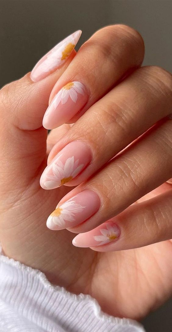 Faça uma renda de até 3 mil com design de unhas