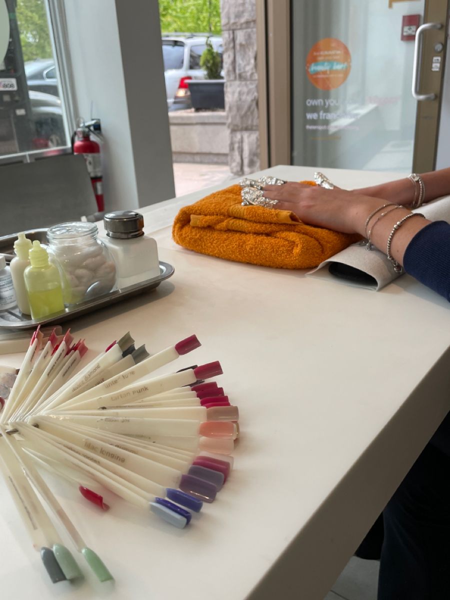 getting nails done / manicure aesthetic