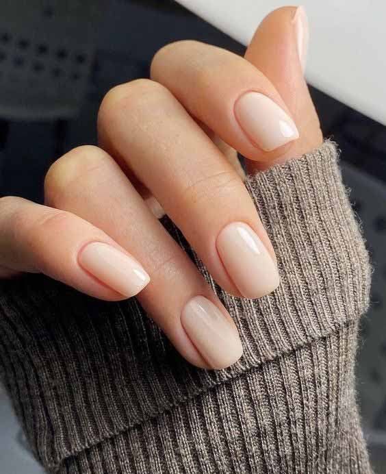 Ongles automne 2023 : 20 idées de manucures tendances