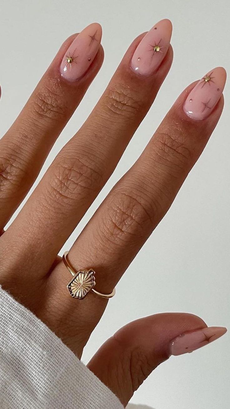 15 Chrome Star Nail Ideas to Put a Celestial Spin on Your Manicure