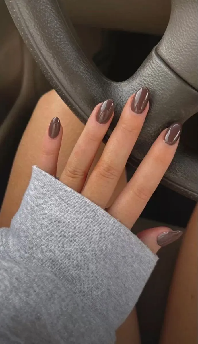 15 Chic Minimalist Nail Trends To Try This Fall & Winter 2023