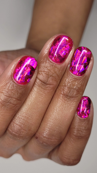 Manicure with abstract design