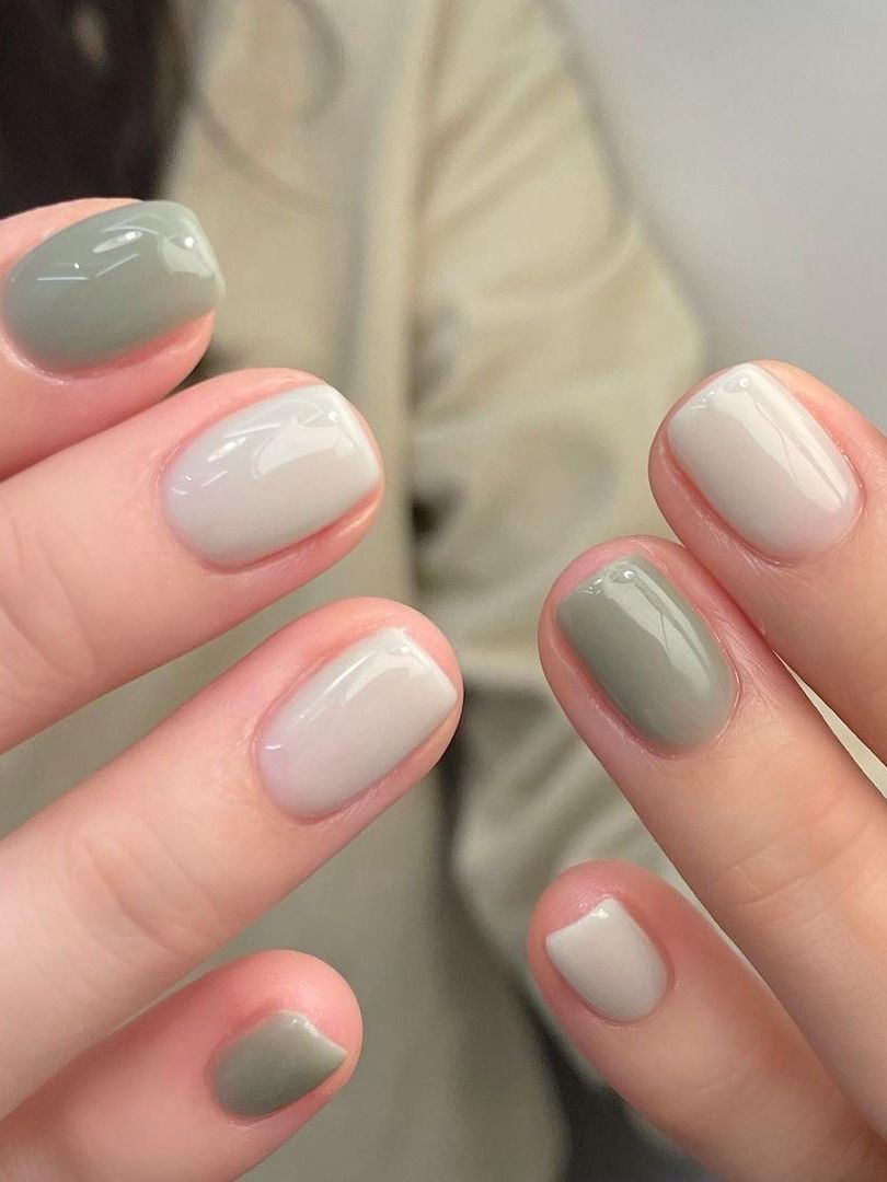 40+ Korean Sage Green Nails to Welcome the Spring Season