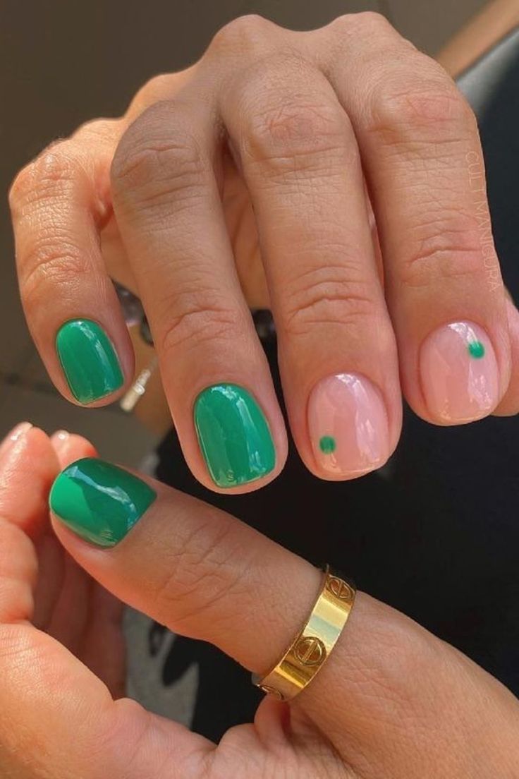 These green mix 'n' match nails are *unreal* 💚