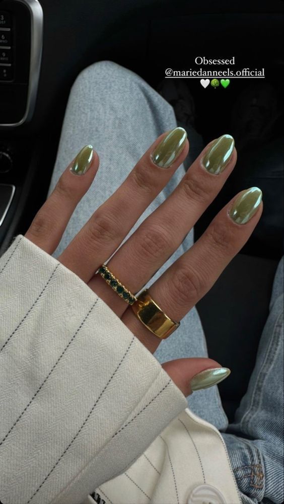 Short green nails Chrome Powder