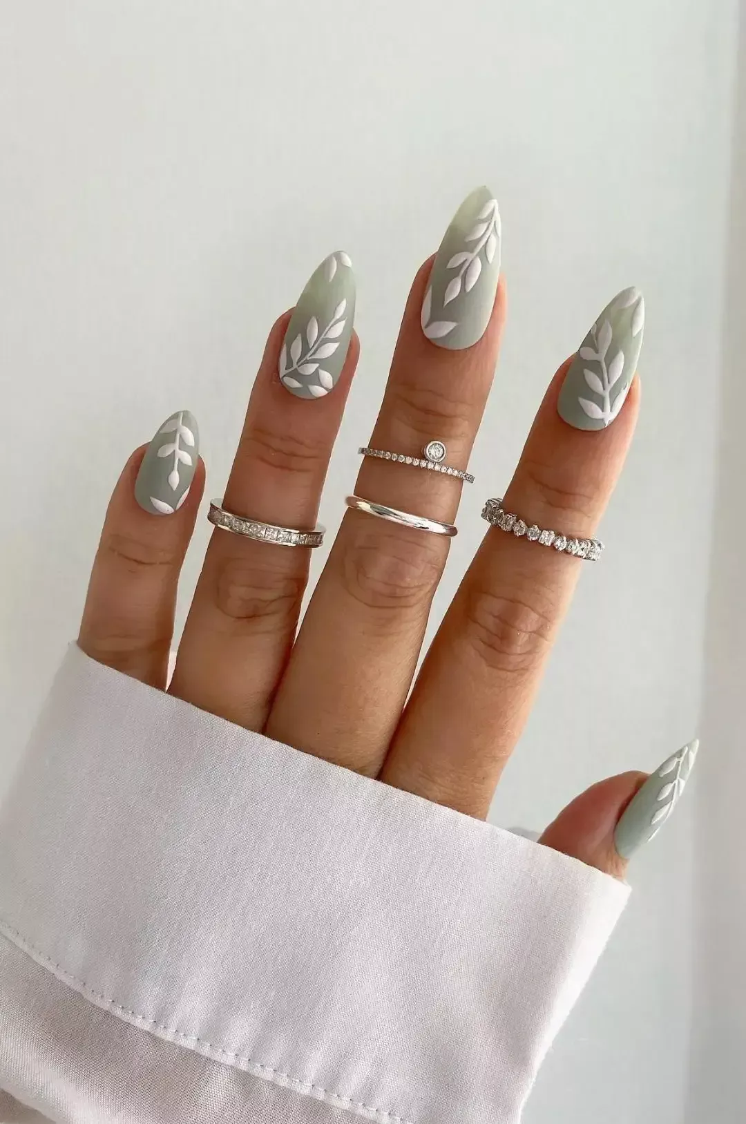 25 Sage Green Nails That Are Worth Swooning Over